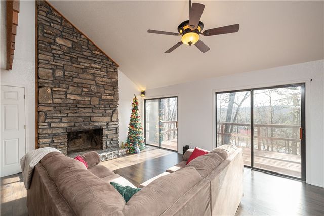 2485 Countrywood Lane, Tontitown, AR 72704