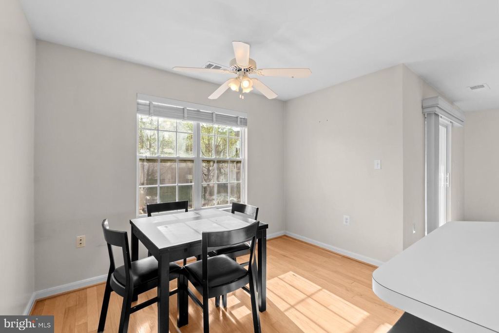 Image 10 of property listing at 15608 EVERGLADE LN #D201, Bowie, MD 20716