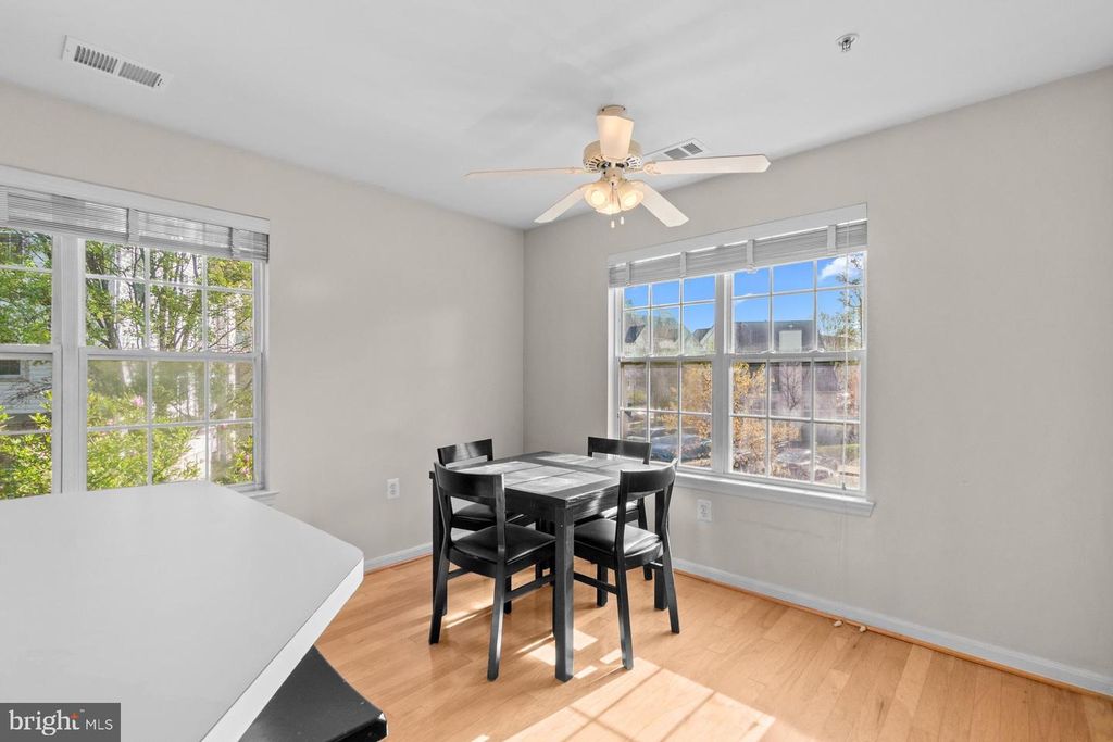 Image 11 of property listing at 15608 EVERGLADE LN #D201, Bowie, MD 20716