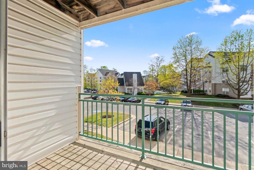 Image 13 of property listing at 15608 EVERGLADE LN #D201, Bowie, MD 20716