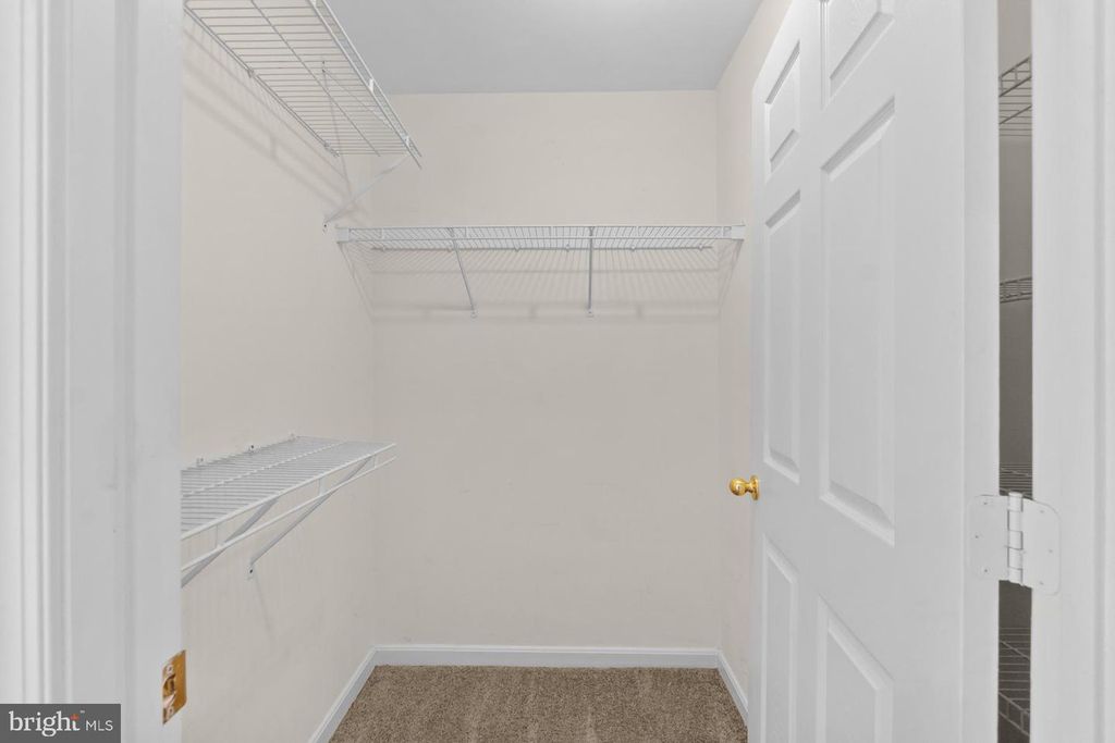 Image 17 of property listing at 15608 EVERGLADE LN #D201, Bowie, MD 20716