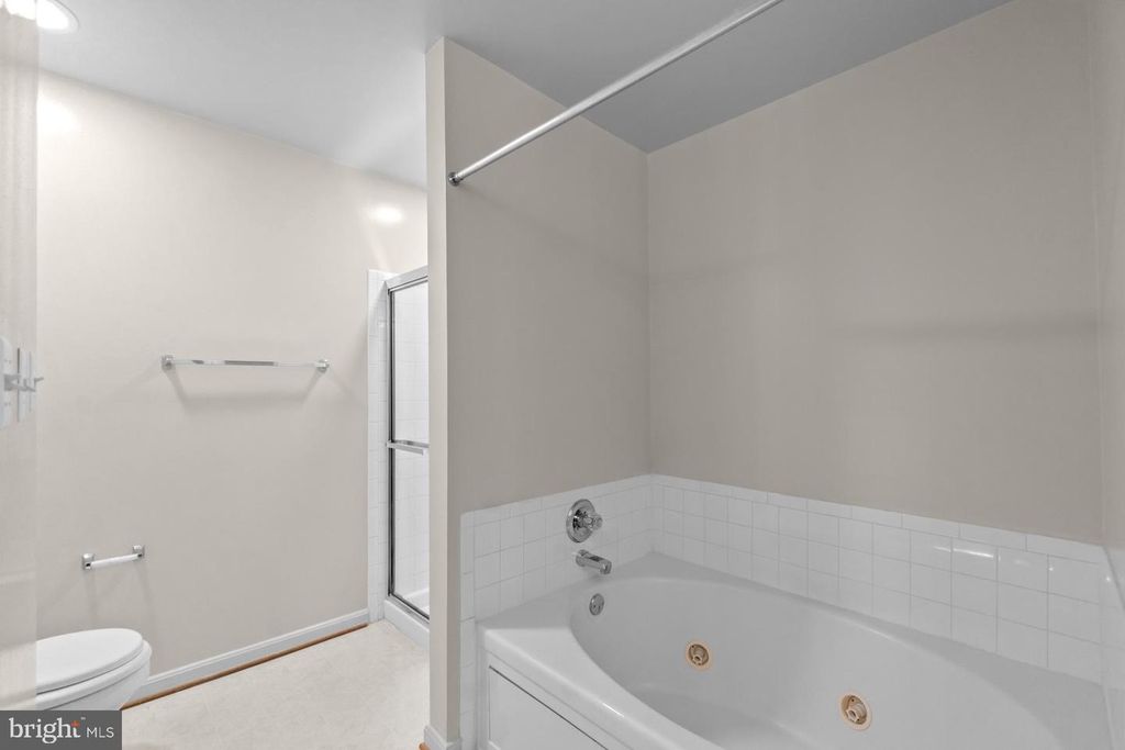 Image 18 of property listing at 15608 EVERGLADE LN #D201, Bowie, MD 20716