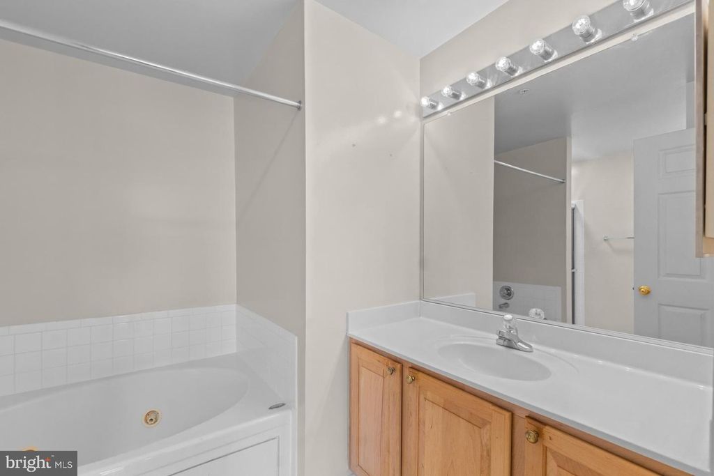 Image 19 of property listing at 15608 EVERGLADE LN #D201, Bowie, MD 20716