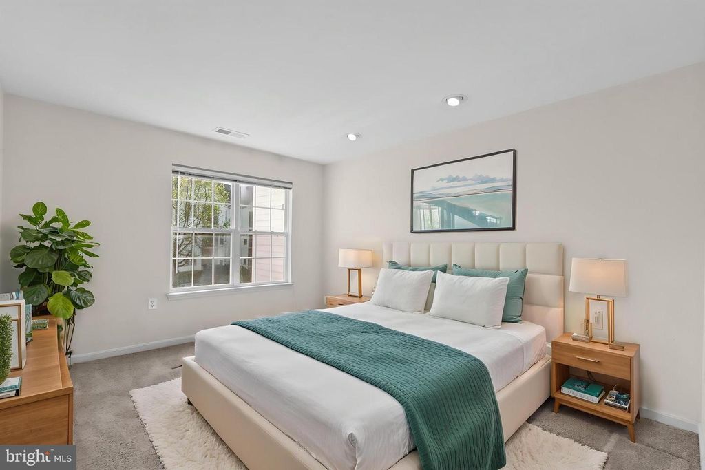 Image 21 of property listing at 15608 EVERGLADE LN #D201, Bowie, MD 20716