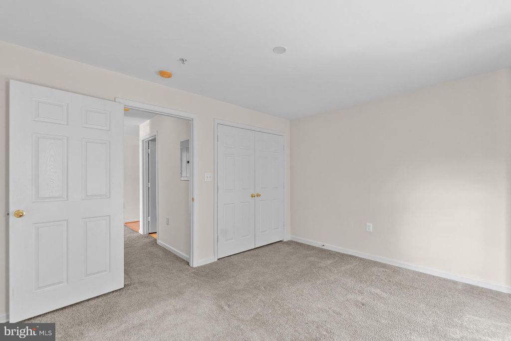 Image 22 of property listing at 15608 EVERGLADE LN #D201, Bowie, MD 20716