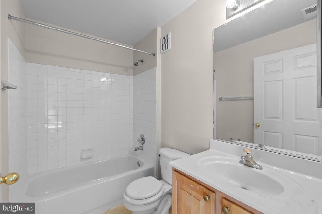 Image 26 of property listing at 15608 EVERGLADE LN #D201, Bowie, MD 20716