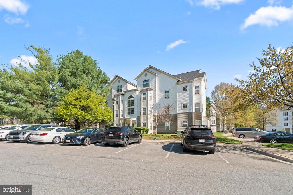 Image 27 of property listing at 15608 EVERGLADE LN #D201, Bowie, MD 20716