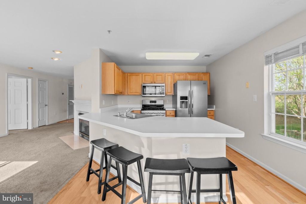 Image 7 of property listing at 15608 EVERGLADE LN #D201, Bowie, MD 20716