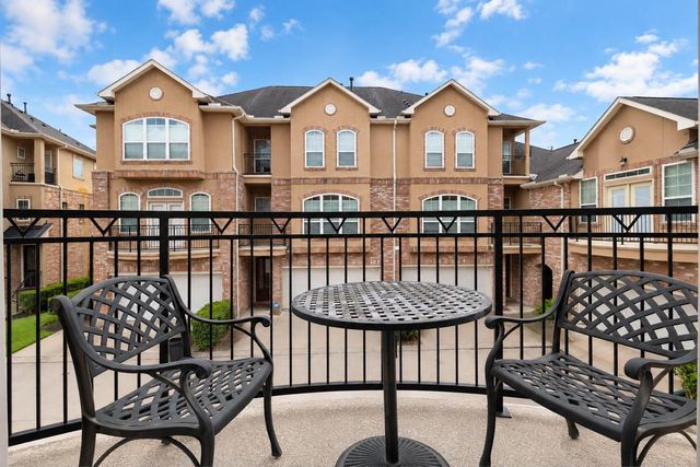 12 Versante Court, Houston, TX 77070