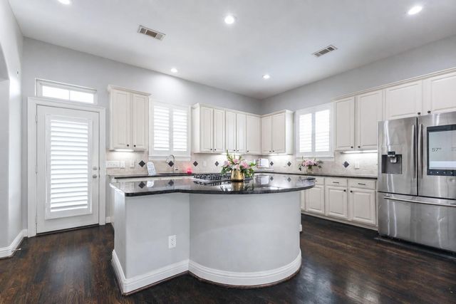 12 Versante Court, Houston, TX 77070