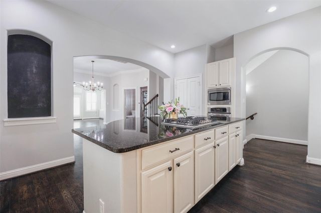 12 Versante Court, Houston, TX 77070