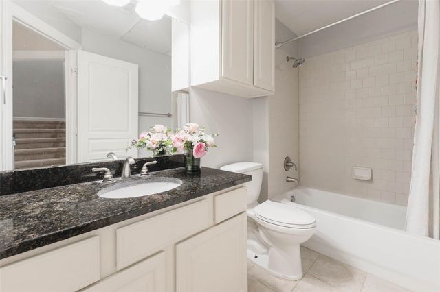 12 Versante Court, Houston, TX 77070