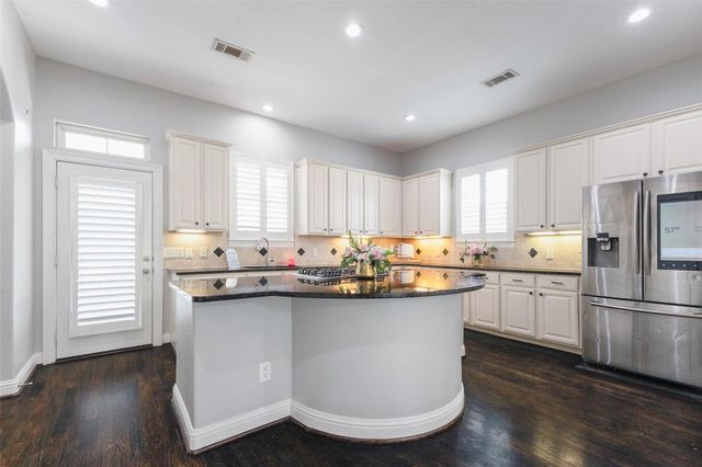 12 Versante Court, Houston, TX 77070