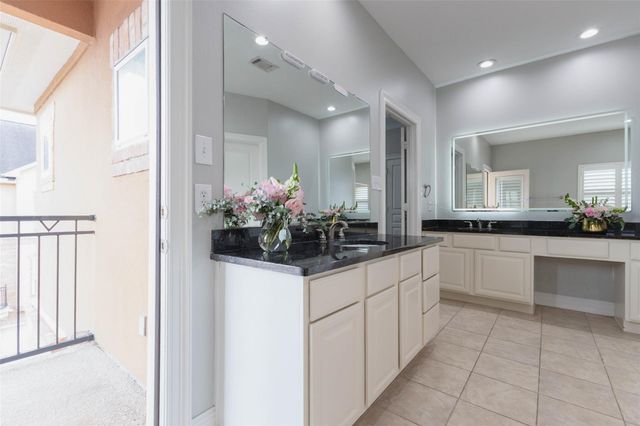 12 Versante Court, Houston, TX 77070