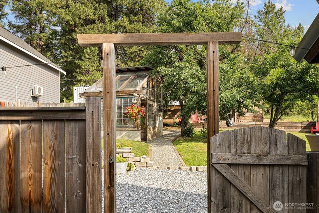 409 W Alaska Avenue, Roslyn, WA 98941