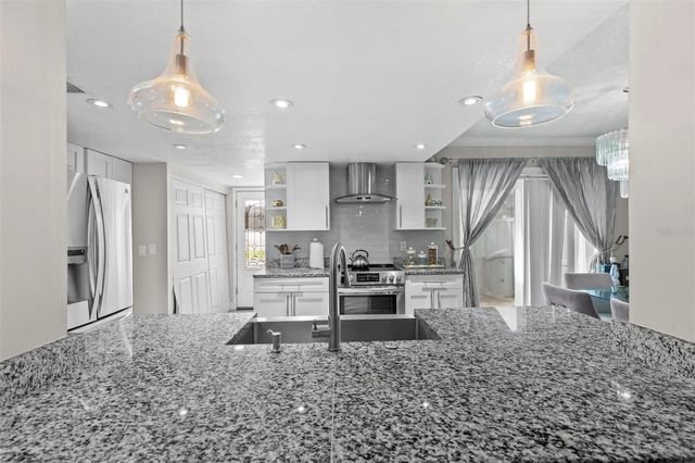 7303 LOS PADRES COURT, Tampa, FL 33634