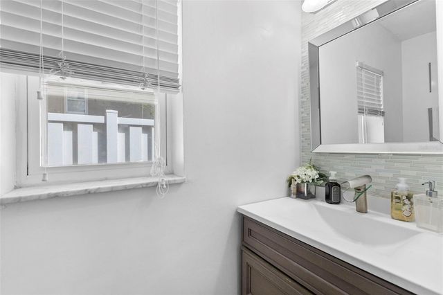 7303 LOS PADRES COURT, Tampa, FL 33634