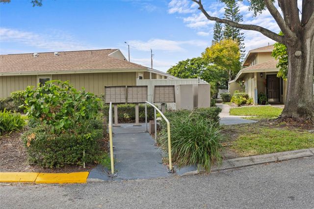 7303 LOS PADRES COURT, Tampa, FL 33634