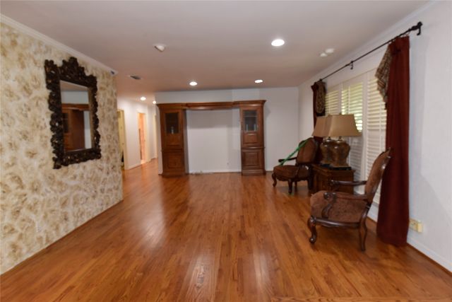 1329 S Belt Line Road, Mesquite, TX 75149