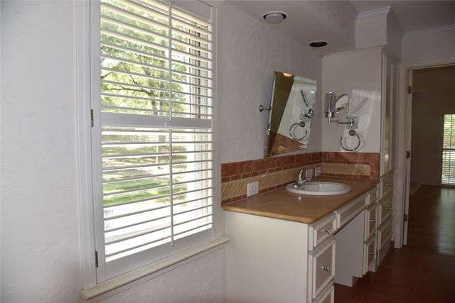 1329 S Belt Line Road, Mesquite, TX 75149