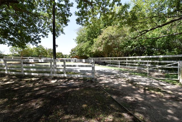 1329 S Belt Line Road, Mesquite, TX 75149