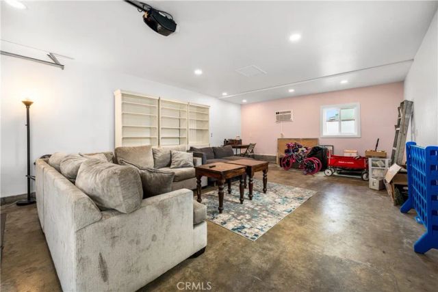 5735 E Wardlow, Long Beach, CA 90808