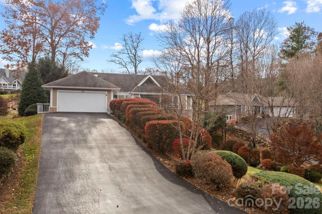 122 Broadmoor Drive, Flat Rock, NC 28731