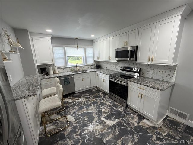 902 James Street, Utica, NY 13501