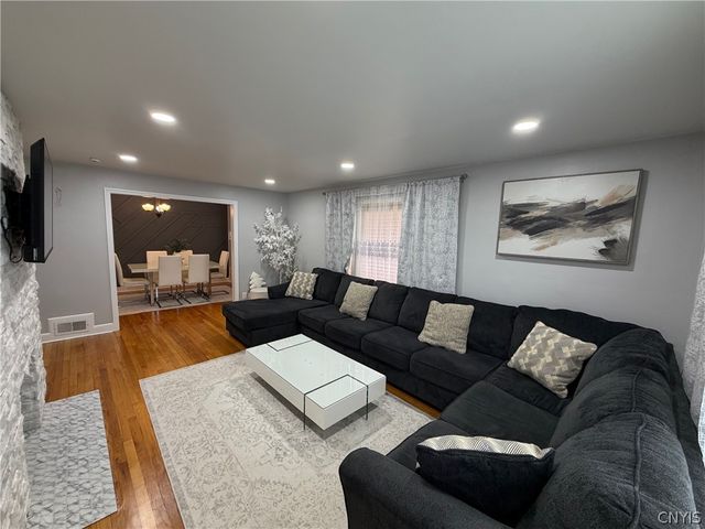 902 James Street, Utica, NY 13501