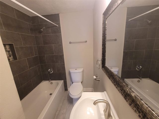 3919 Avenue O, Galveston, TX 77550