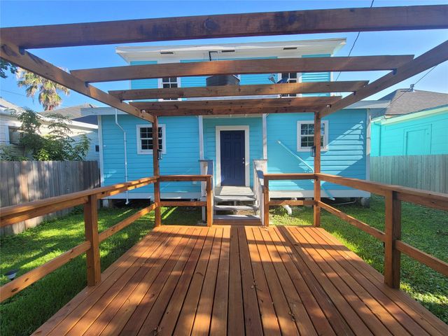 3919 Avenue O, Galveston, TX 77550