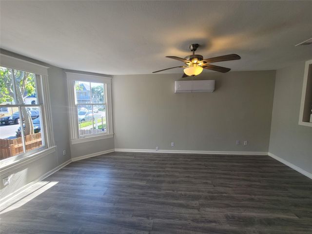 3919 Avenue O, Galveston, TX 77550