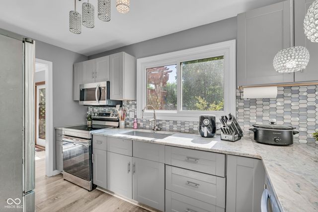 1039 Ridgeview Court, Avon, IN 46123