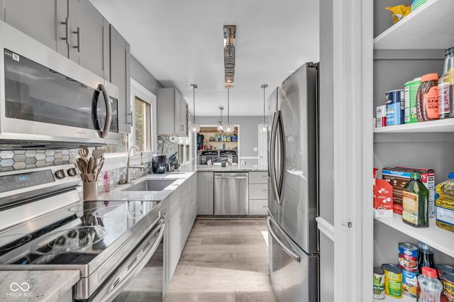 1039 Ridgeview Court, Avon, IN 46123