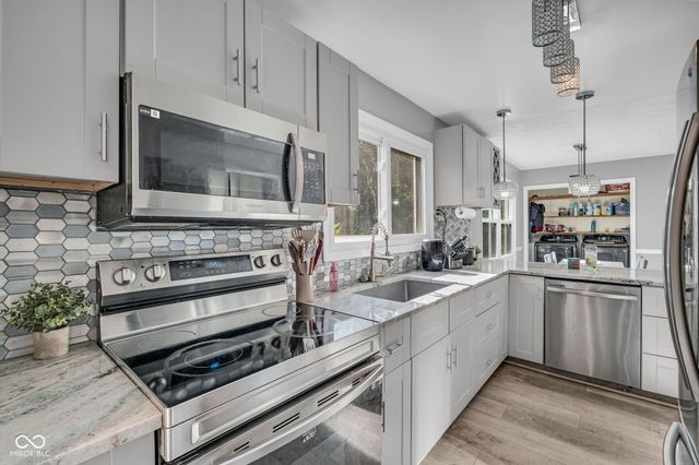 1039 Ridgeview Court, Avon, IN 46123
