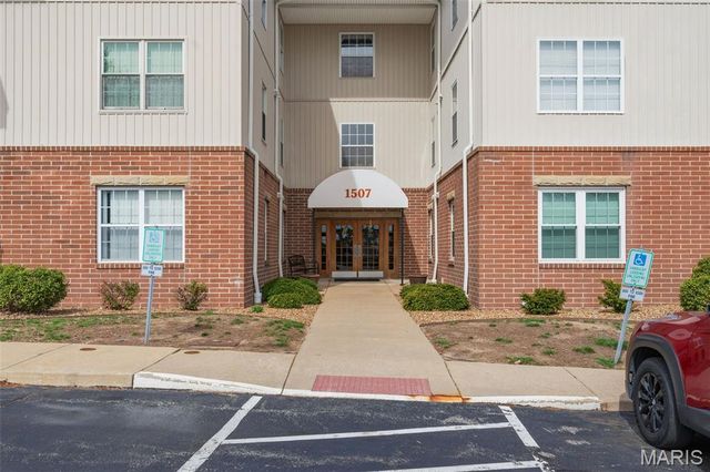 1507 S Old Highway 94 104, St Charles, MO 63303