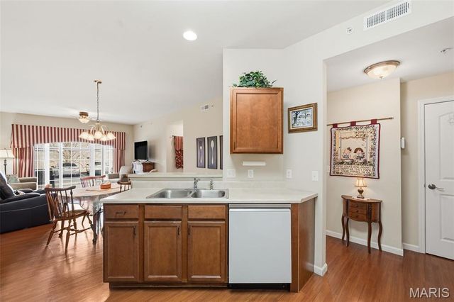 1507 S Old Highway 94 104, St Charles, MO 63303