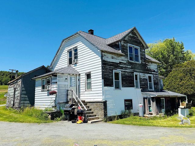 28 Banuat Road, Obernburg, NY 12766
