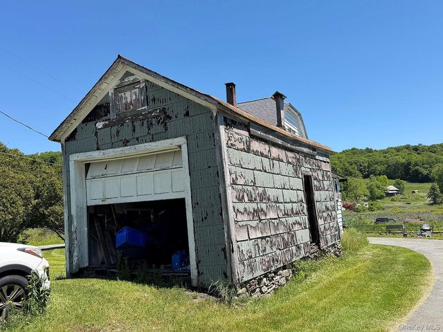 28 Banuat Road, Obernburg, NY 12766