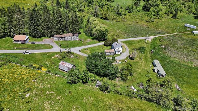28 Banuat Road, Obernburg, NY 12766
