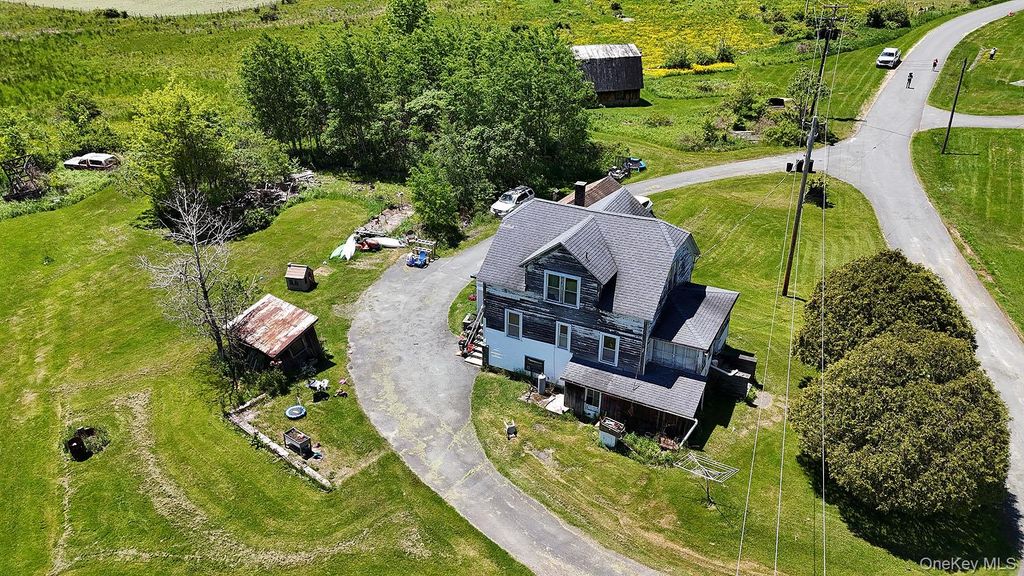 28 Banuat Road, Obernburg, NY 12766