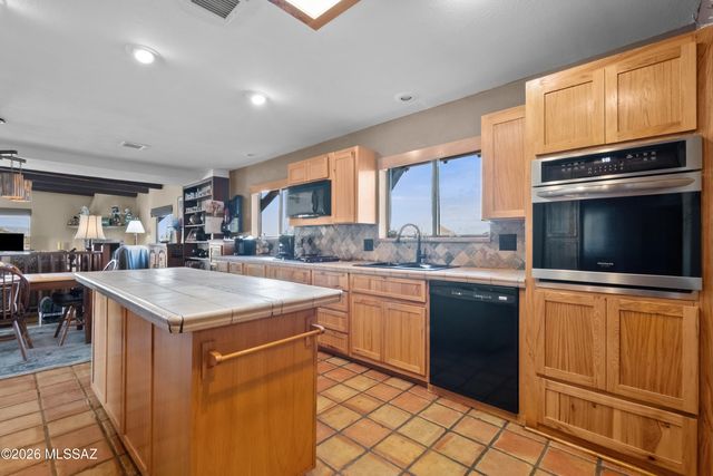 1733 N Placita Tuberia, Tucson, AZ 85745