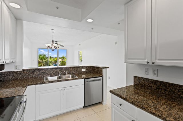 27 Royal Palm Way 503, Boca Raton, FL 33432