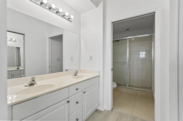 27 Royal Palm Way 503, Boca Raton, FL 33432