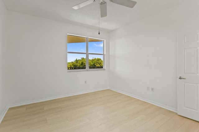 27 Royal Palm Way 503, Boca Raton, FL 33432