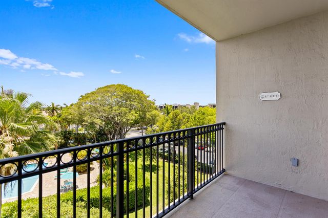 27 Royal Palm Way 503, Boca Raton, FL 33432
