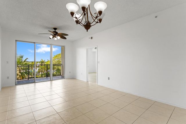 27 Royal Palm Way 503, Boca Raton, FL 33432