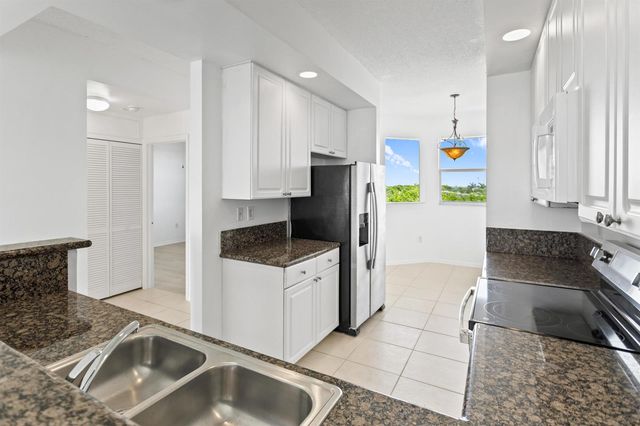 27 Royal Palm Way 503, Boca Raton, FL 33432