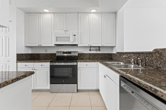 27 Royal Palm Way 503, Boca Raton, FL 33432