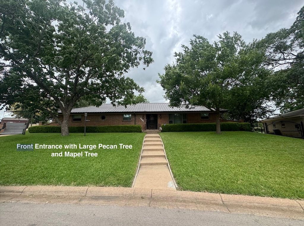 3908 Dawn Drive, Benbrook, TX 76116